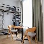 Hans Benkner - Premium In Old Town Aparthotel Brasov