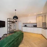Aparthotel Hans Benkner - Premium In Old Town Brasov