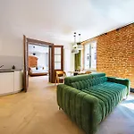 Hans Benkner - Premium In Old Town Aparthotel