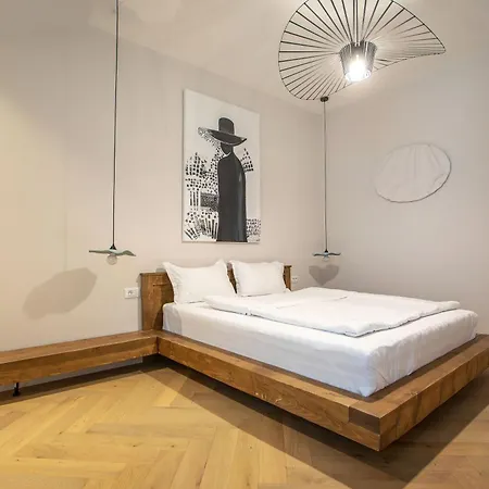 Hans Benkner - Premium In Old Town Aparthotel