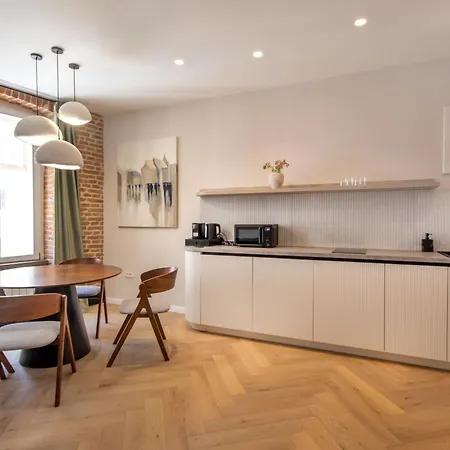 Hans Benkner - Premium In Old Town Aparthotel 3*