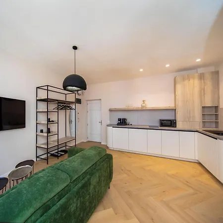 Aparthotel Hans Benkner - Premium In Old Town Brasov