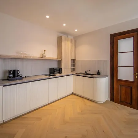 Aparthotel Hans Benkner - Premium In Old Town Brasov