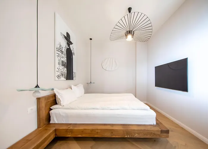 Hans Benkner - Premium In Old Town Aparthotel