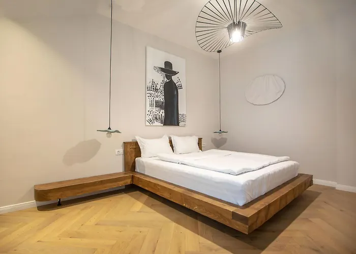 Hans Benkner - Premium In Old Town Aparthotel