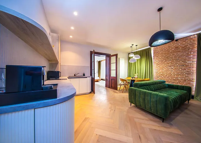 Hans Benkner - Premium In Old Town