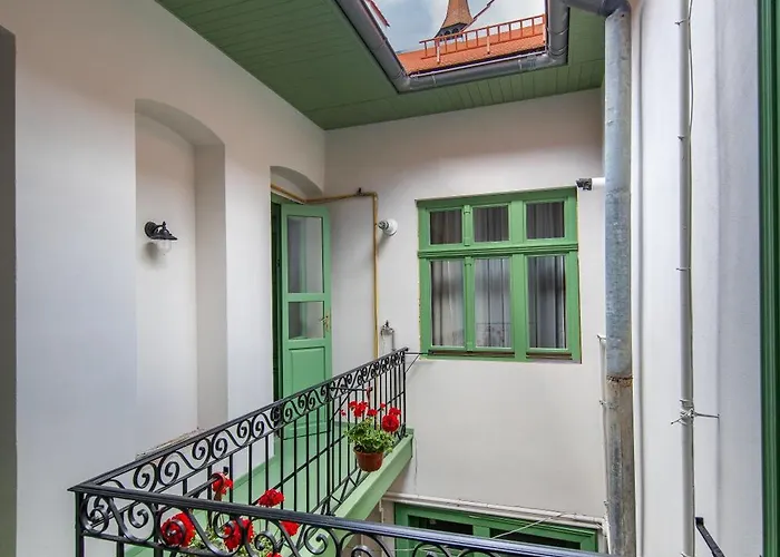 Hans Benkner - Premium In Old Town Aparthotel 3*